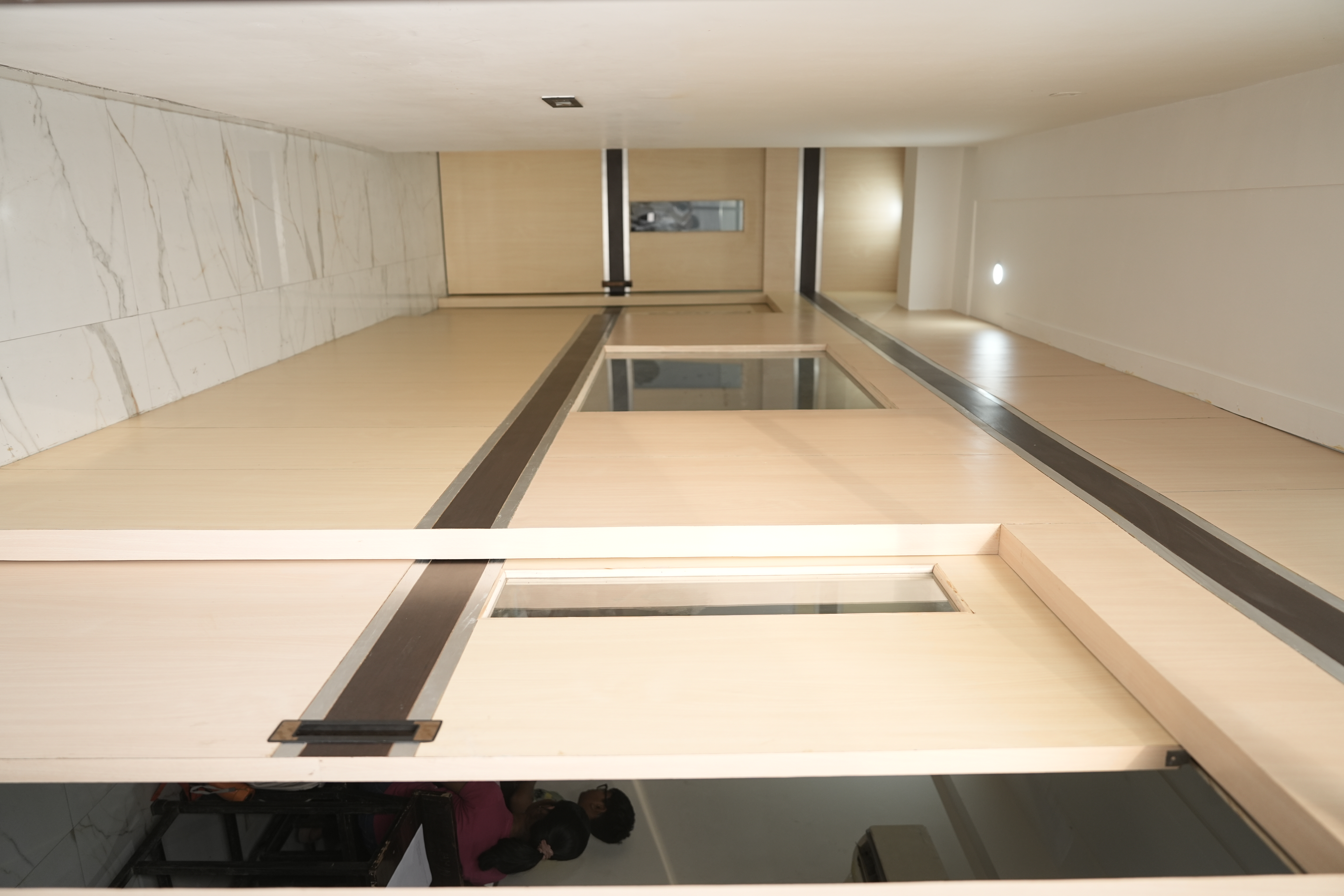Entrance Corridor & Lobby
